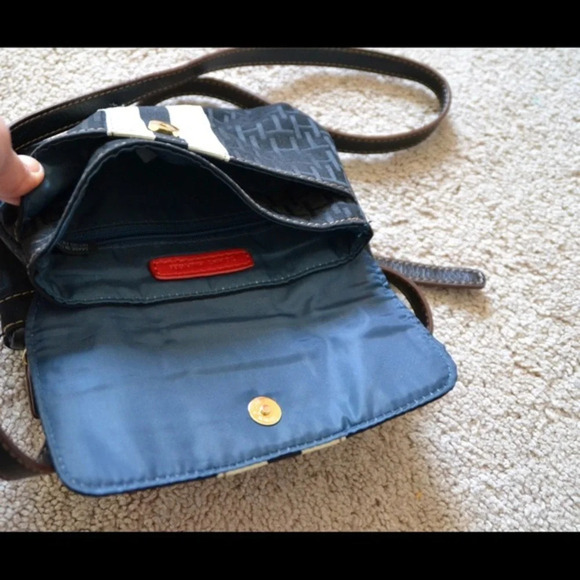 NWOT Tommy Hilfiger cross body bag - Picture 4 of 4